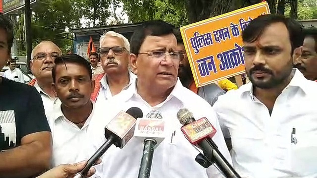 शासकीय कार्य में बाधा का अपराध दर्ज करने के विरोध में सर्व हिन्दू समाज ने निकाली रैली, कलेक्टोरेट के सामने किया 4 घंटे चक्काजाम