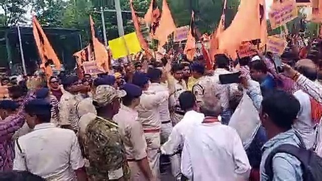 शासकीय कार्य में बाधा का अपराध दर्ज करने के विरोध में सर्व हिन्दू समाज ने निकाली रैली, कलेक्टोरेट के सामने किया 4 घंटे चक्काजाम