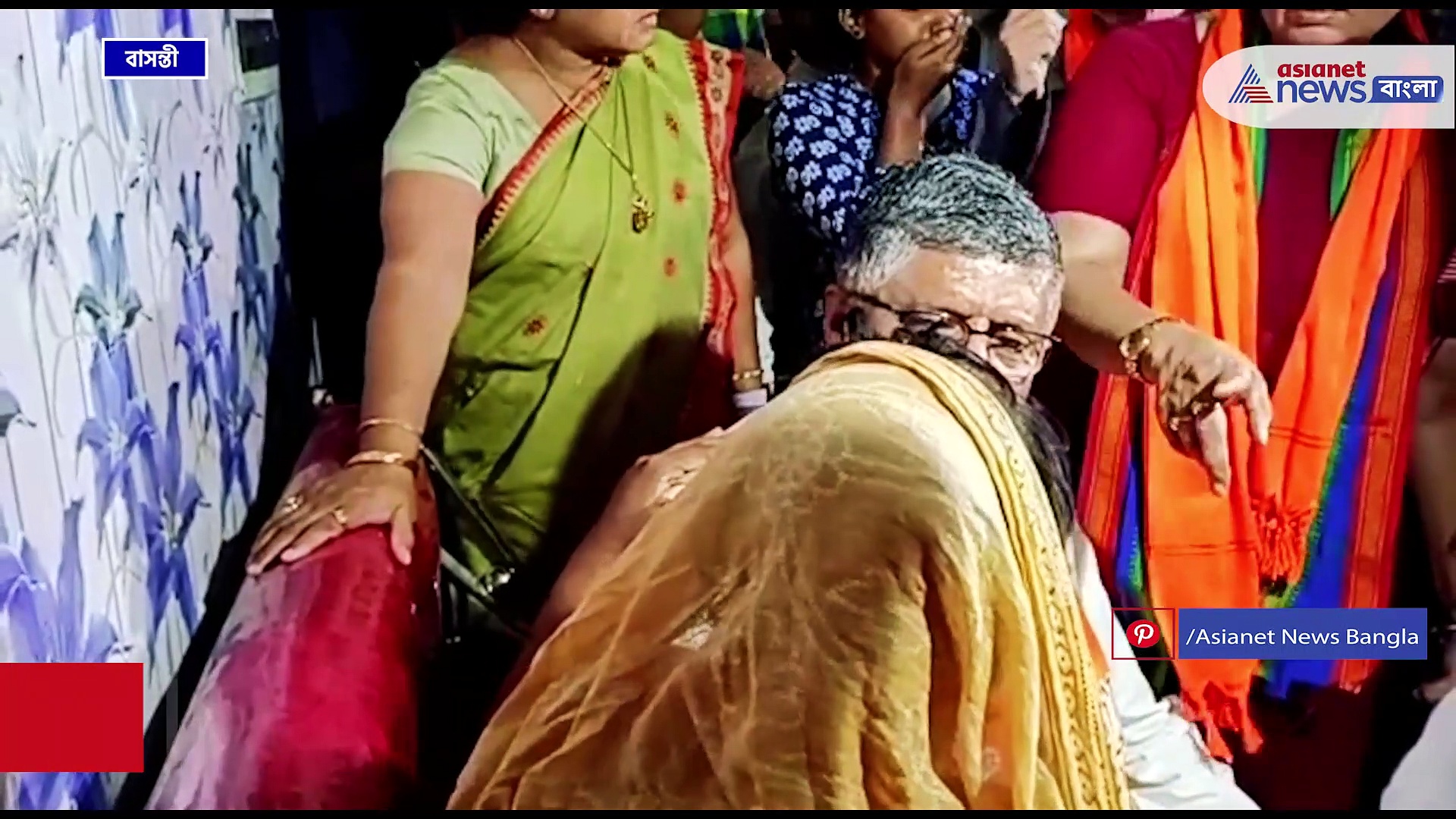 নির্যাতিতাকে বুকে টেনে নিলেন রবিশঙ্কর, বাসন্তীতে বিজেপির ফ্যাক্ট ফাইন্ডিং টিম