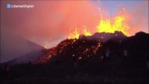 Impactante erupción de un volcán en Islandia