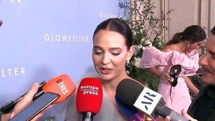 Laura Escanes y Álvaro de Luna protagonizan el posado del verano