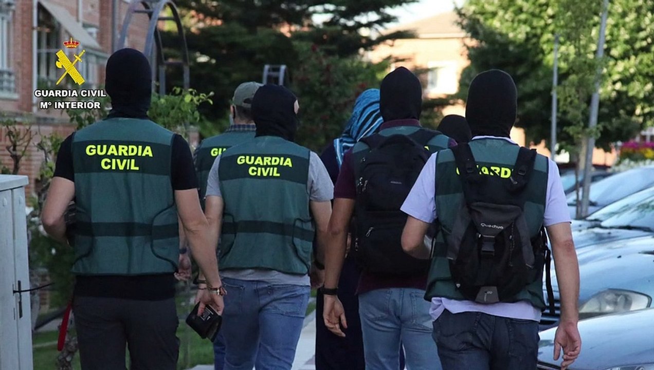 La Guardia Civil detiene en Valladolid a una mujer acusada de mantener una gran actividad en redes sociales en favor de Daesh