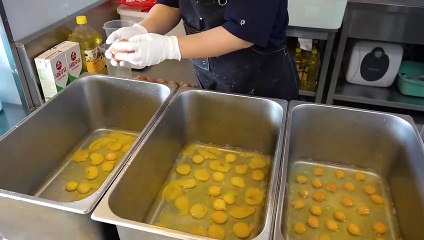 십원빵 Selling 3000 a day - Full of Cheese - Famous Cheese Coin Bread