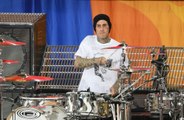 Travis Barker célèbre son 30e vol depuis le crash d'avion qui a failli lui coûter la vie