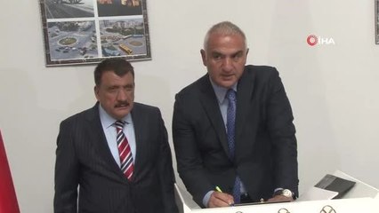 Kültür ve Turizm Bakanı Ersoy'a Malatya'dan Fahri Hemşerilik Beratı verildi