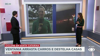 Ciclone em SC: Ventania arrasta carros e destelha casas