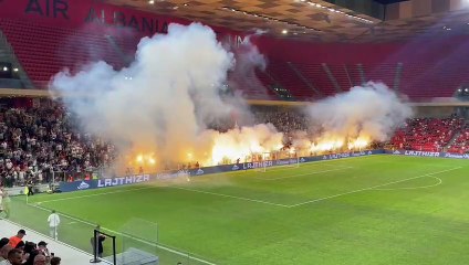 Spektakli i tifozeve te Tiranes