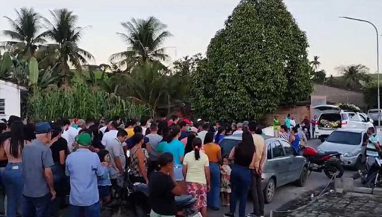 Corpo de jogador alagoano morto nos EUA é sepultado em Tanque d'Arca