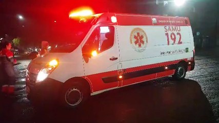 Mulher desliza na pista e sofre queda de moto no Centro