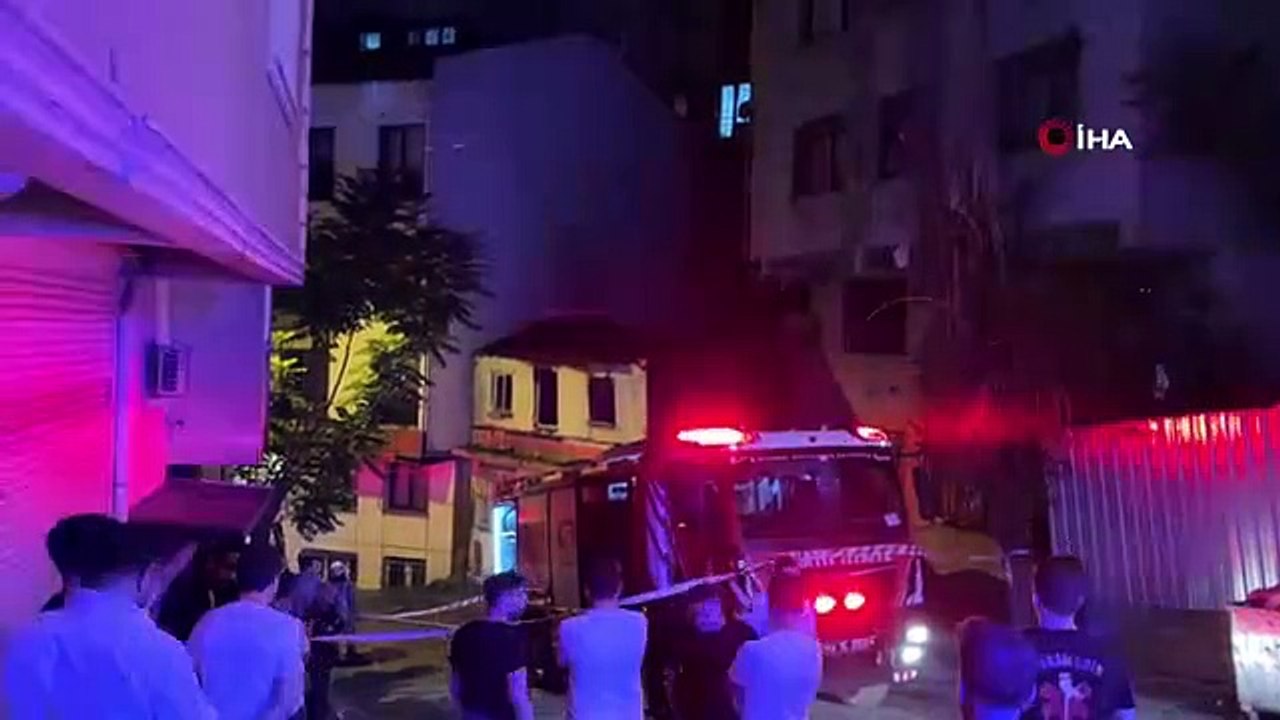 Un bâtiment abandonné de 2 étages a pris feu à Kağıthane