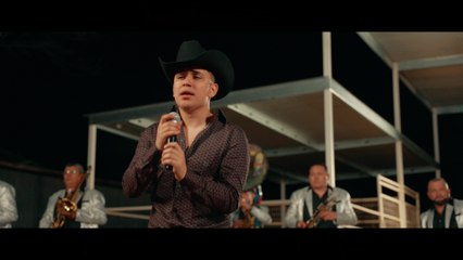Uriel Barrera - Me Vales Madre (En Vivo)