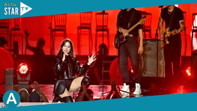 Izïa Higelin fait un retour fracassant sur scène après ses propos polémiques envers Emmanuel Macron