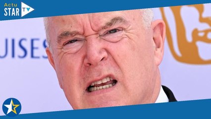 Un présentateur au coeur d'accusations à caractère sexuel embarrassantes, sa femme brise le silenc