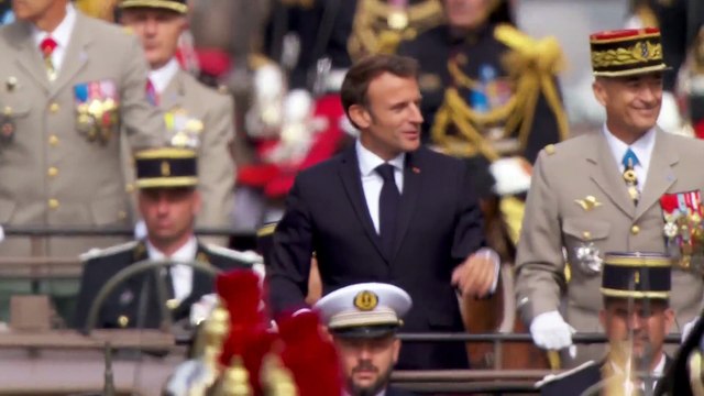 14-Juillet : défilé militaire sur les Champs-Élysées