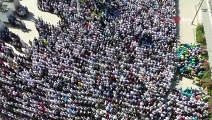 MENZİL GRUBUNUN LİDERİNİ SON YOLCULUĞUNA 250 BİN KİŞİ UĞURLADI