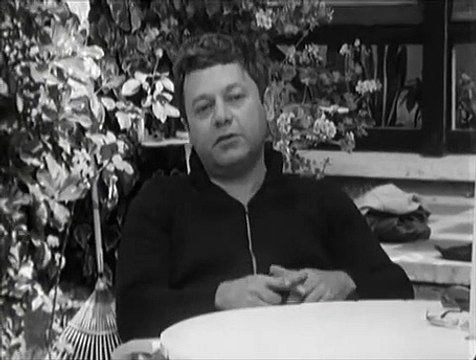 Intervista inedita a Paolo Villaggio (1975): “Il consumismo è il diavolo, gli italiani si riconoscono in Fantozzi