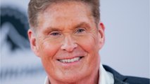 Voici - David Hasselhoff a 71 ans : cette fois où sa fille l'a filmé ivre en train de manger un hamburger sur le sol