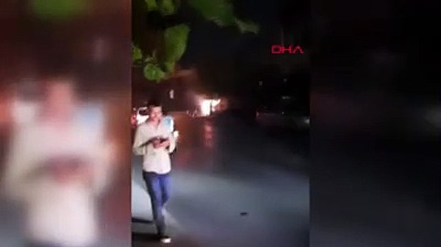 Sultangazi'de elektrik kabloları havai fişek gibi patladı: karanlığa gömüldü