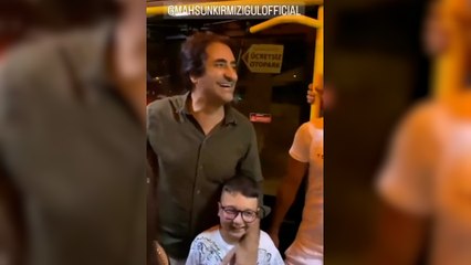 Mahsun Kırmızıgül dolmuşta hayranlarına mini bir konser verdi