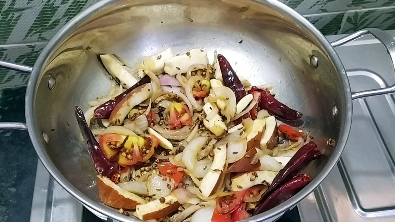 அரைச்சு விட்ட குழம்பு