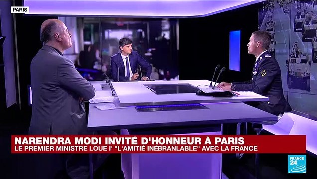 Défilé du 14-Juillet : les troupes motorisées descendent les Champs-Elysées