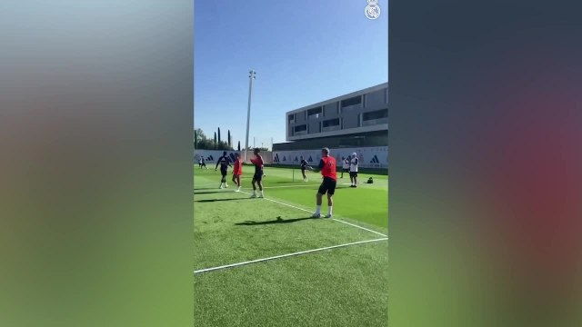 Escuchen la reacción de sus compañeros a la última de Güler