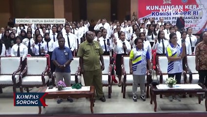 Ratusan Tenaga Guru dan Kesehatan di Sorong Terima SK