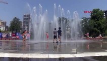 İstanbul'da Sıcak Hava: Çocuklar Fıskiye Alanlarında Serinledi