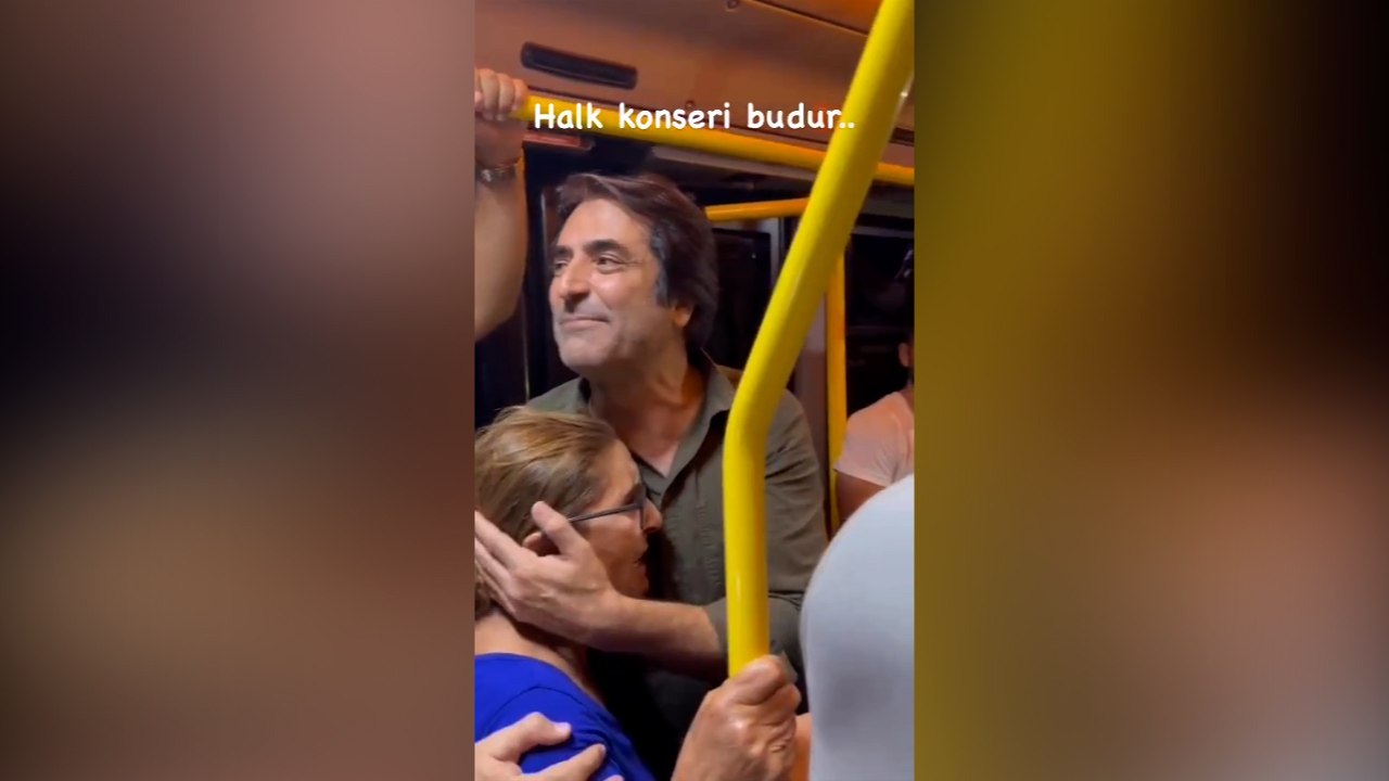 Minibüse binen Mahsun Kırmızıgül, yolculara konser verdi