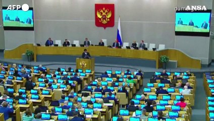 Скачать видео: Russia, la Duma approva la legge che vieta gli interventi per il cambio di sesso