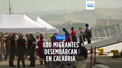 800 migrantes desembarcan en el puerto italiano de Regio de Calabria