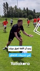 يبدو أن اللغة تعيق جيرارد في تدريبات الاتفاق 