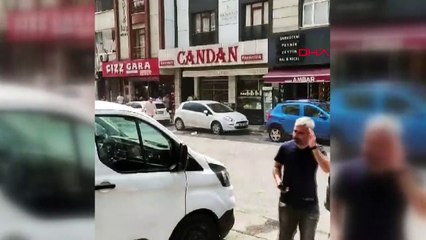 Sultangazi'de Kısa Süreli Fırtına Mahalle Sakinlerine Zor Anlar Yaşattı