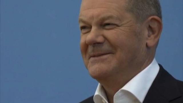 L'estrema destra supera la Spd nei sondaggi, Scholz: resto fiducioso