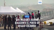 Reggio Calabria, 800 migranti sbarcati. 2000 persone nell'hotspot di Lampedusa