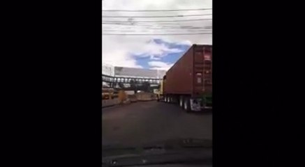 Conductor de rastra arrolló a un hombre que bajó de su auto