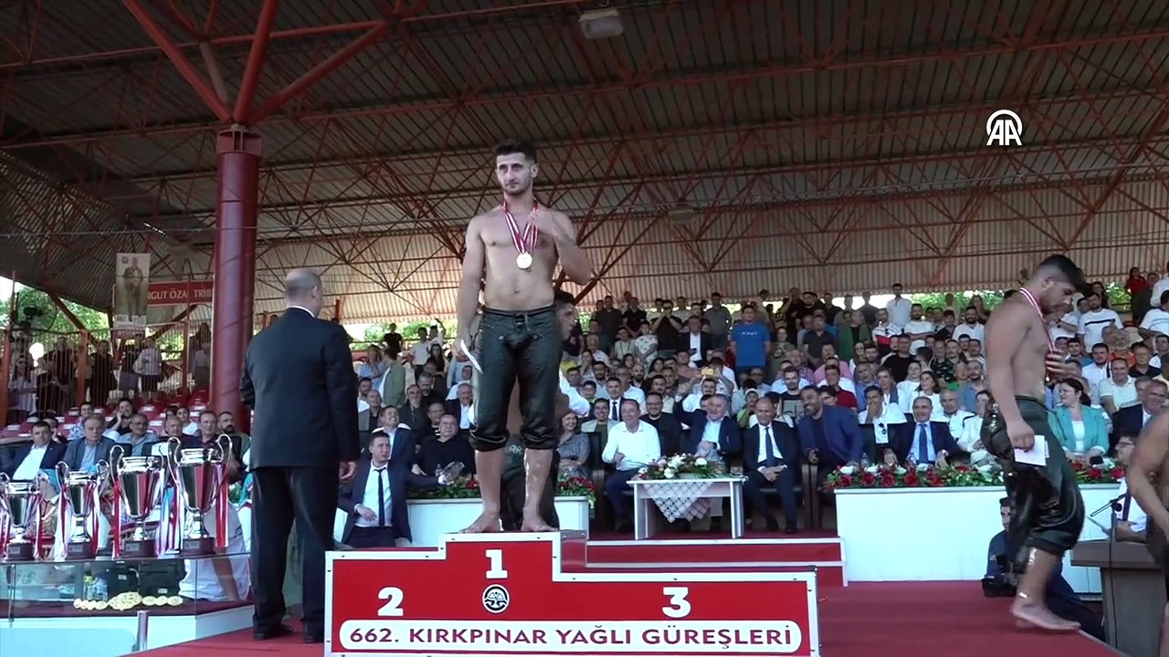 EDİRNE - Kırkpınar Yağlı Güreşleri Başpehlivanı Yusuf Can Zeybek altın kemeri kuşandı