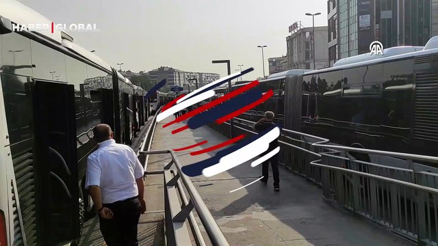 İstanbul'da metrobüs arızalandı, seferlerde aksama yaşandı!