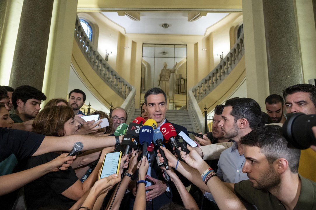 Pedro Sánchez pide no permitir "un paso atrás" en la libertad de expresión de los artistas