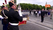 Macron arriva alla parata militare di Parigi per la Festa del 14 luglio in Francia