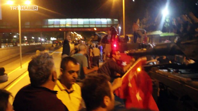 İletişim Başkanı Altun: Millet darbecilere darbe vurdu