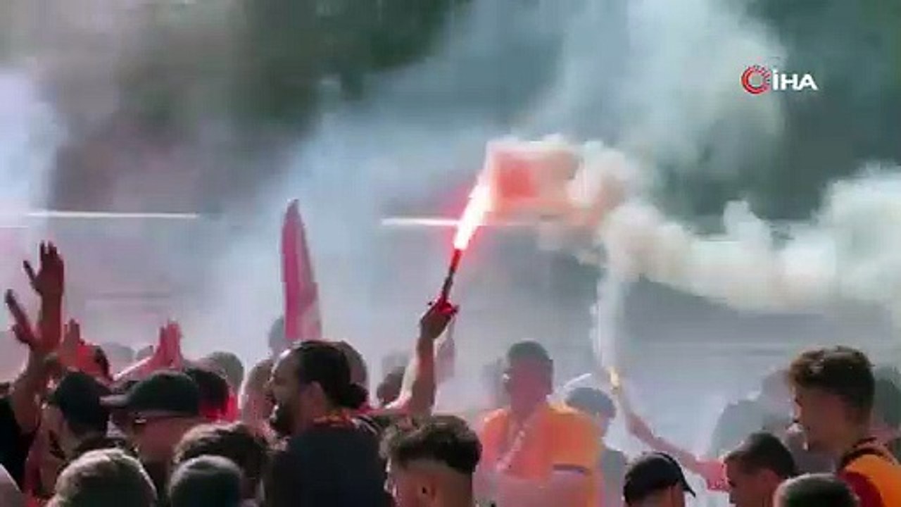 Galatasaray taraftarları Viyana sakaklarında