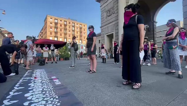 Milano, il flash mob di Non una di meno in piazza 25 Aprile
