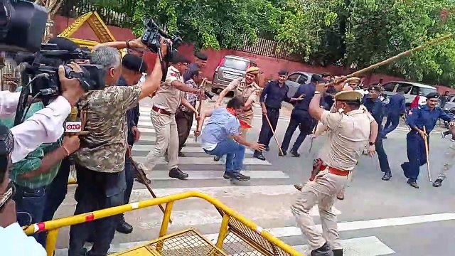 एबीवीपी कार्यकर्ताओं पर पुलिस ने भांजी लाठियां, नौ घायल, 15 हिरासत में
