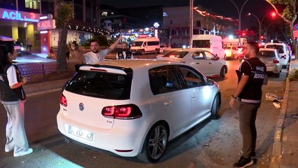 Pratique des stupéfiants à Istanbul： Véhicules suspects fouillés Didik Didik