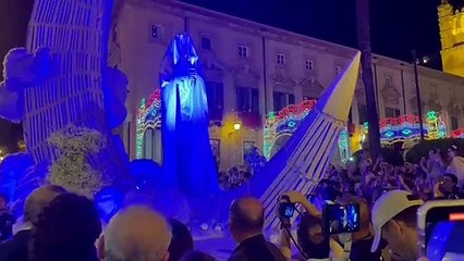 Il momento in cui viene svelato il volto della Santuzza