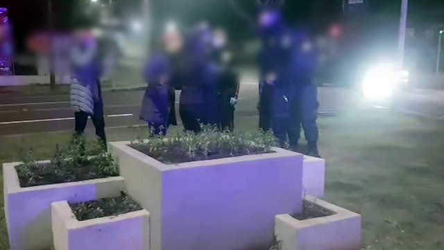 Mulher entra surto na Avenida Tancredo Neves e é amparada pelo Samu