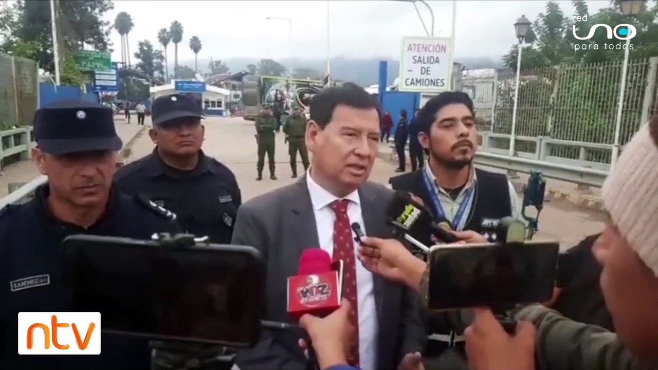 Policía boliviana entrega a reos prófugos a Gen...
