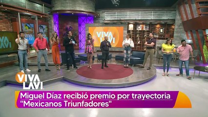 Miguel Díaz recibe reconocimiento por su trayectoria en los medios