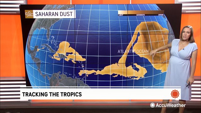 Hurricane Calvin inches toward Hawaii